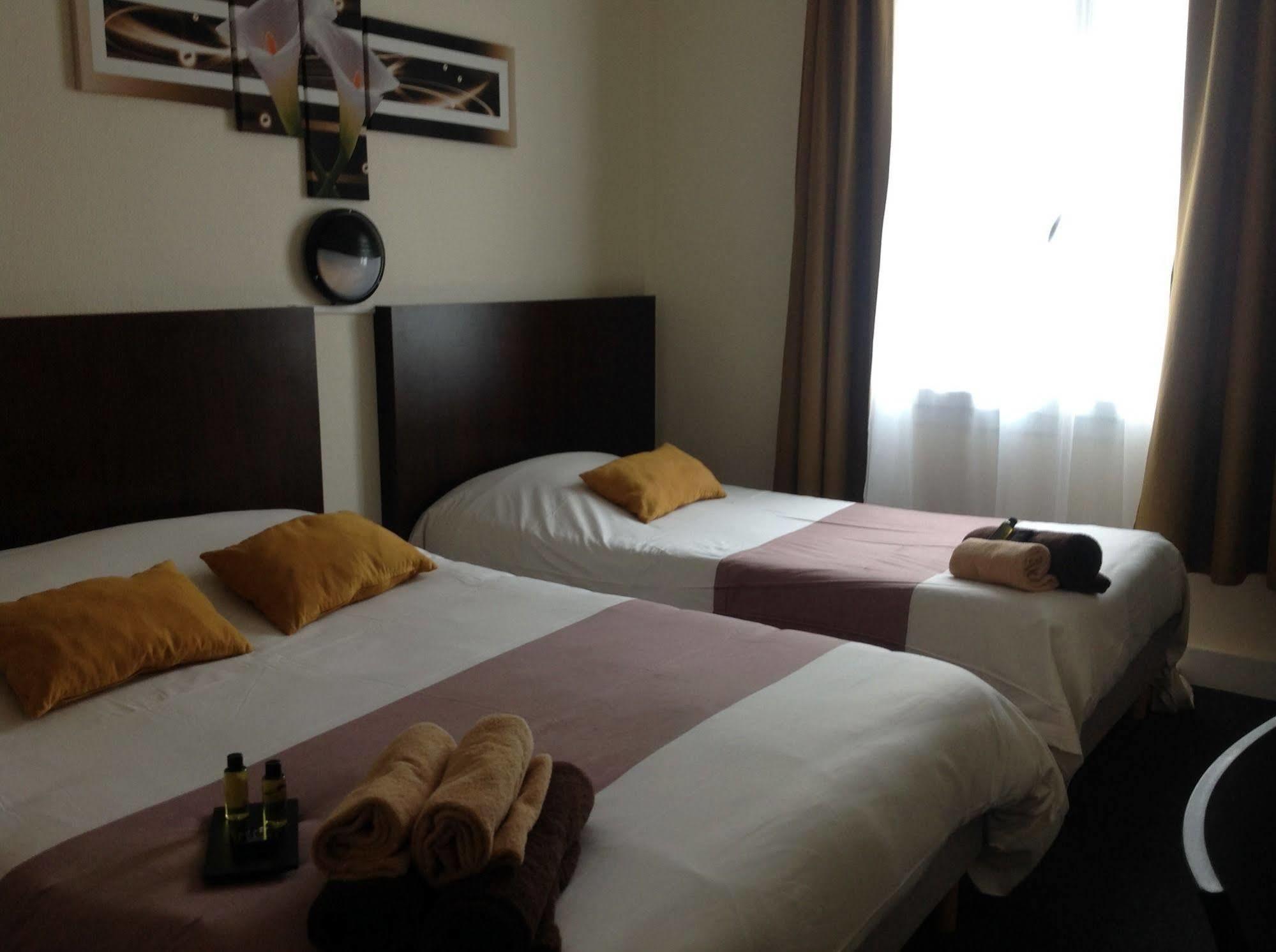 Hotel De La Paix ก็อง ภายนอก รูปภาพ