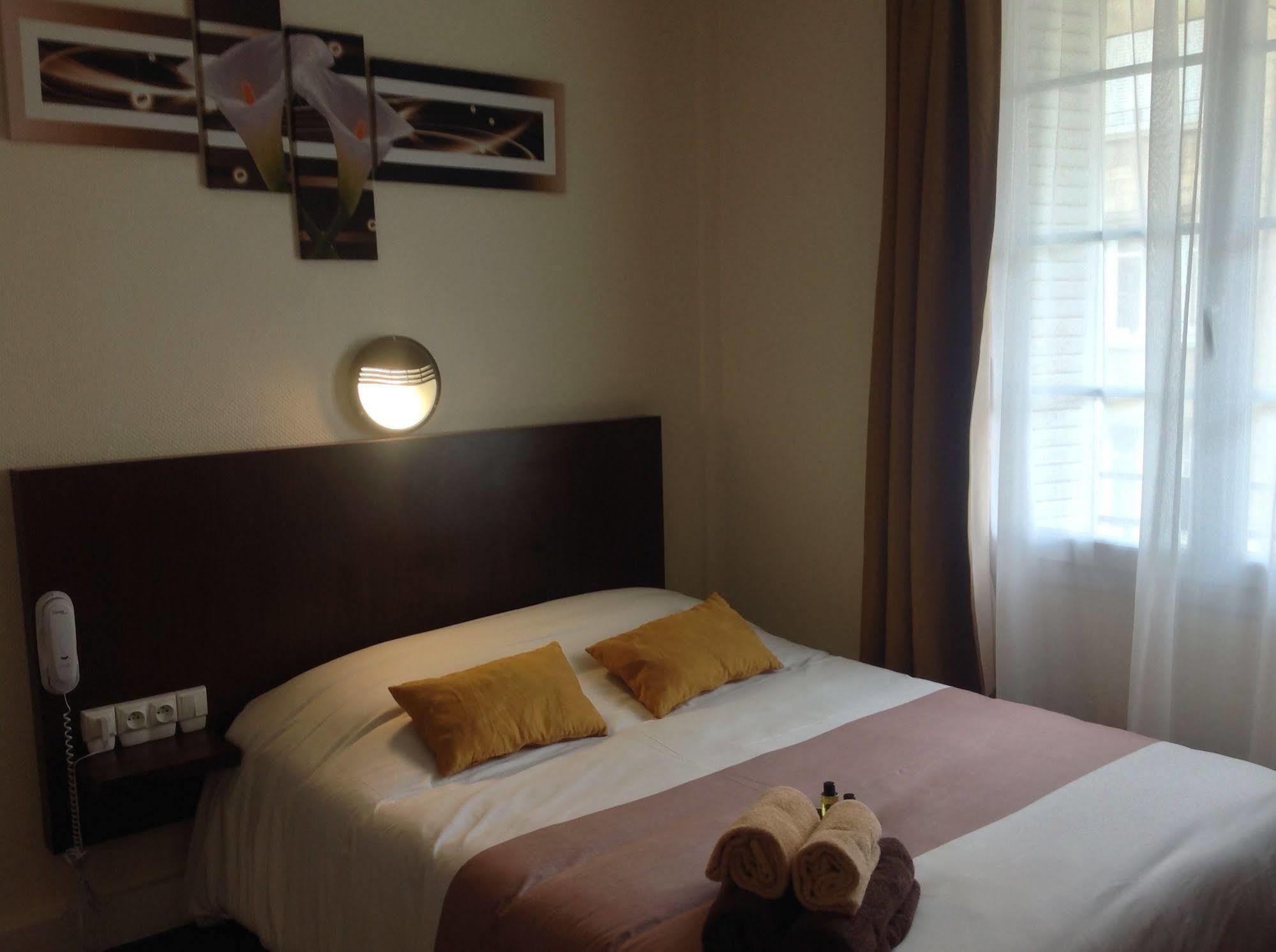 Hotel De La Paix ก็อง ภายนอก รูปภาพ