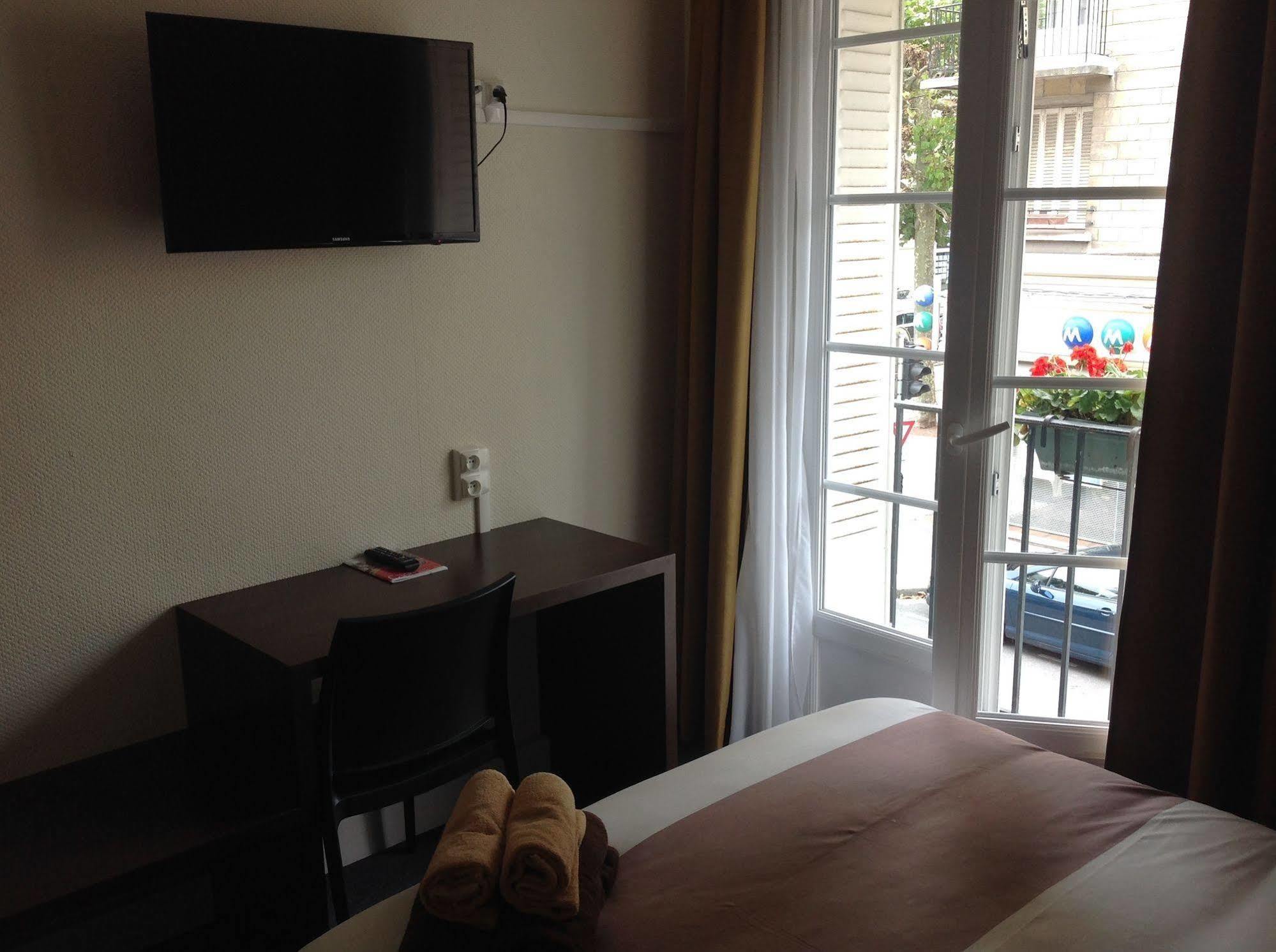 Hotel De La Paix ก็อง ภายนอก รูปภาพ