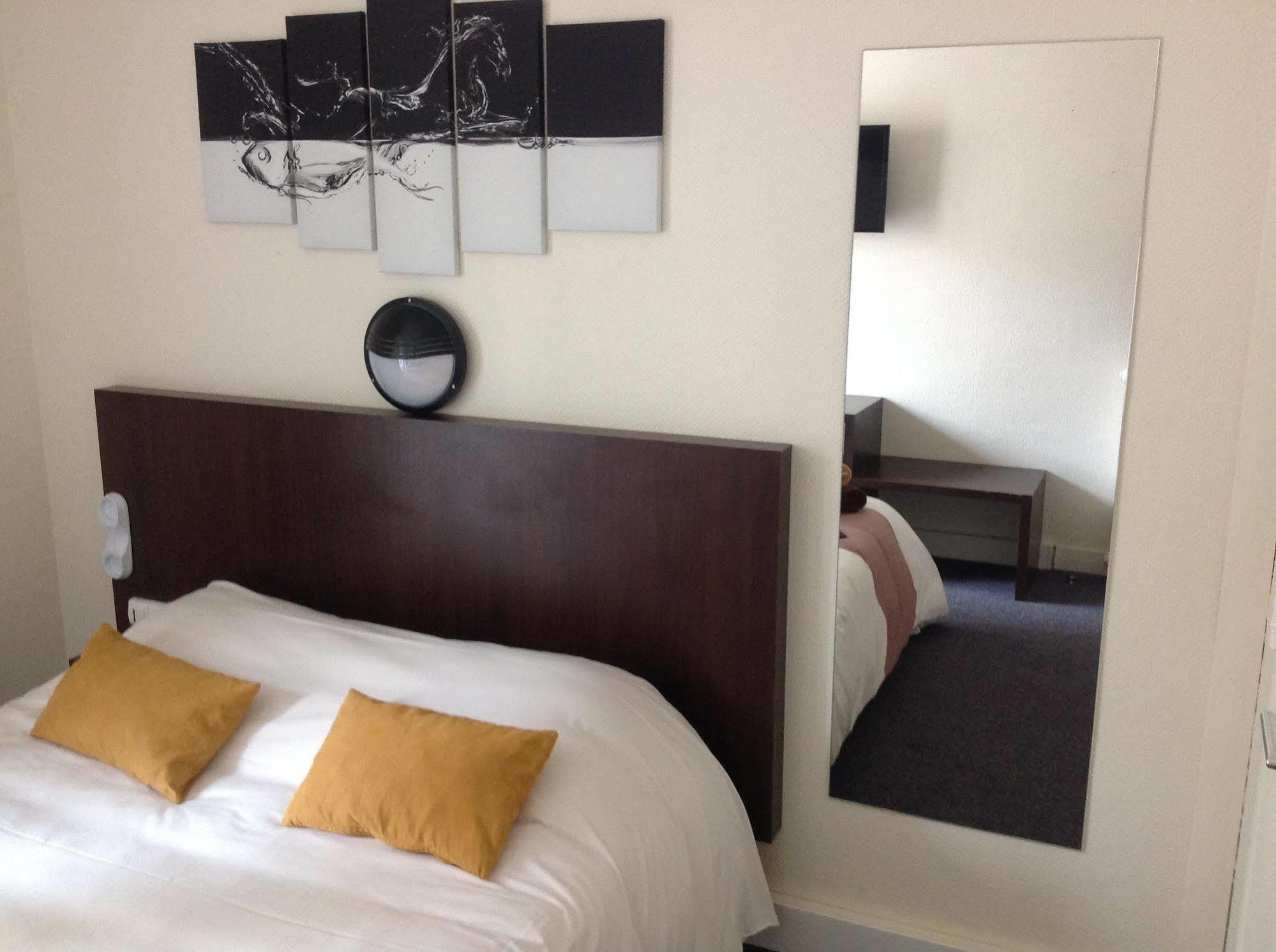 Hotel De La Paix ก็อง ภายนอก รูปภาพ