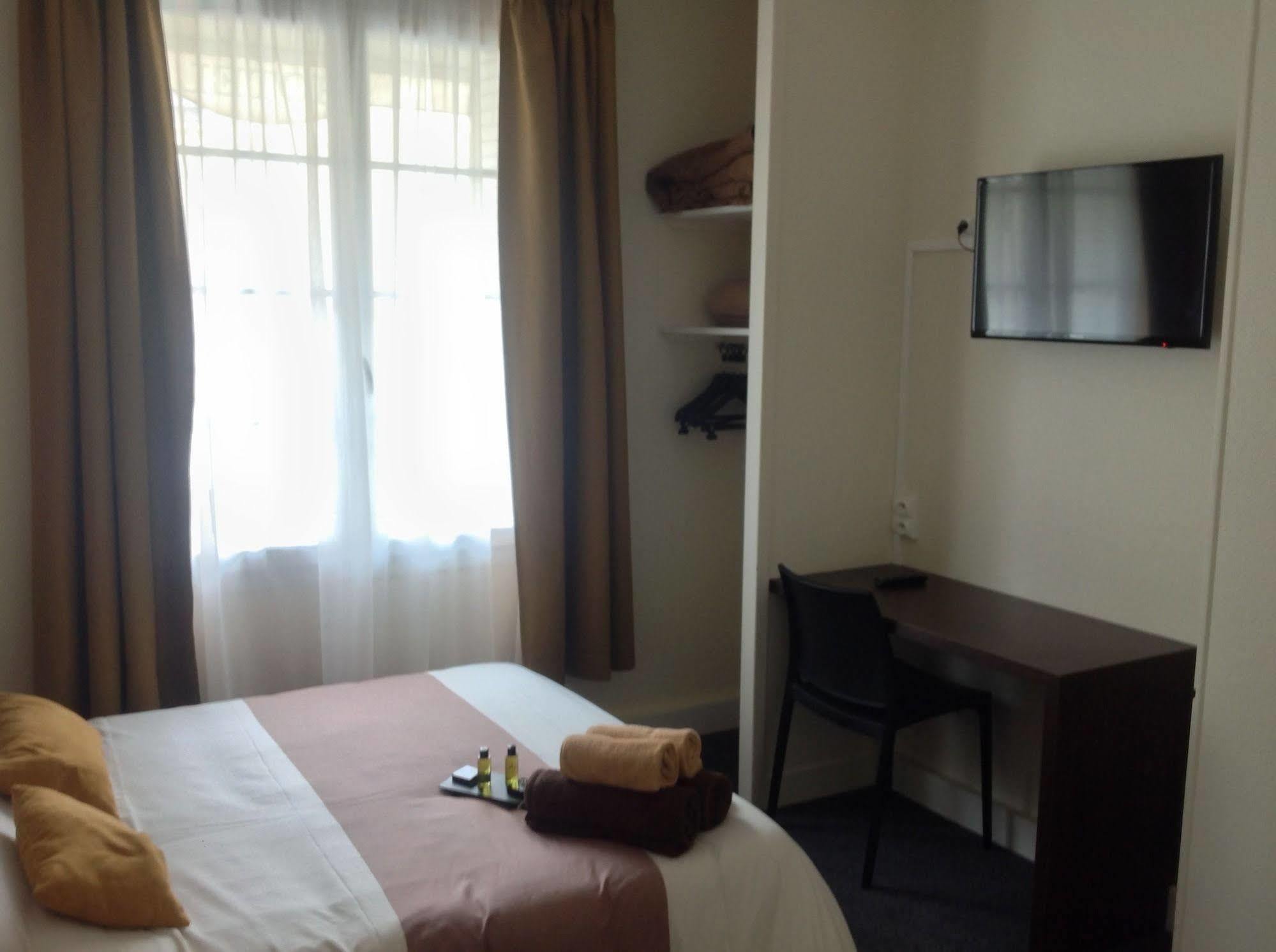 Hotel De La Paix ก็อง ภายนอก รูปภาพ