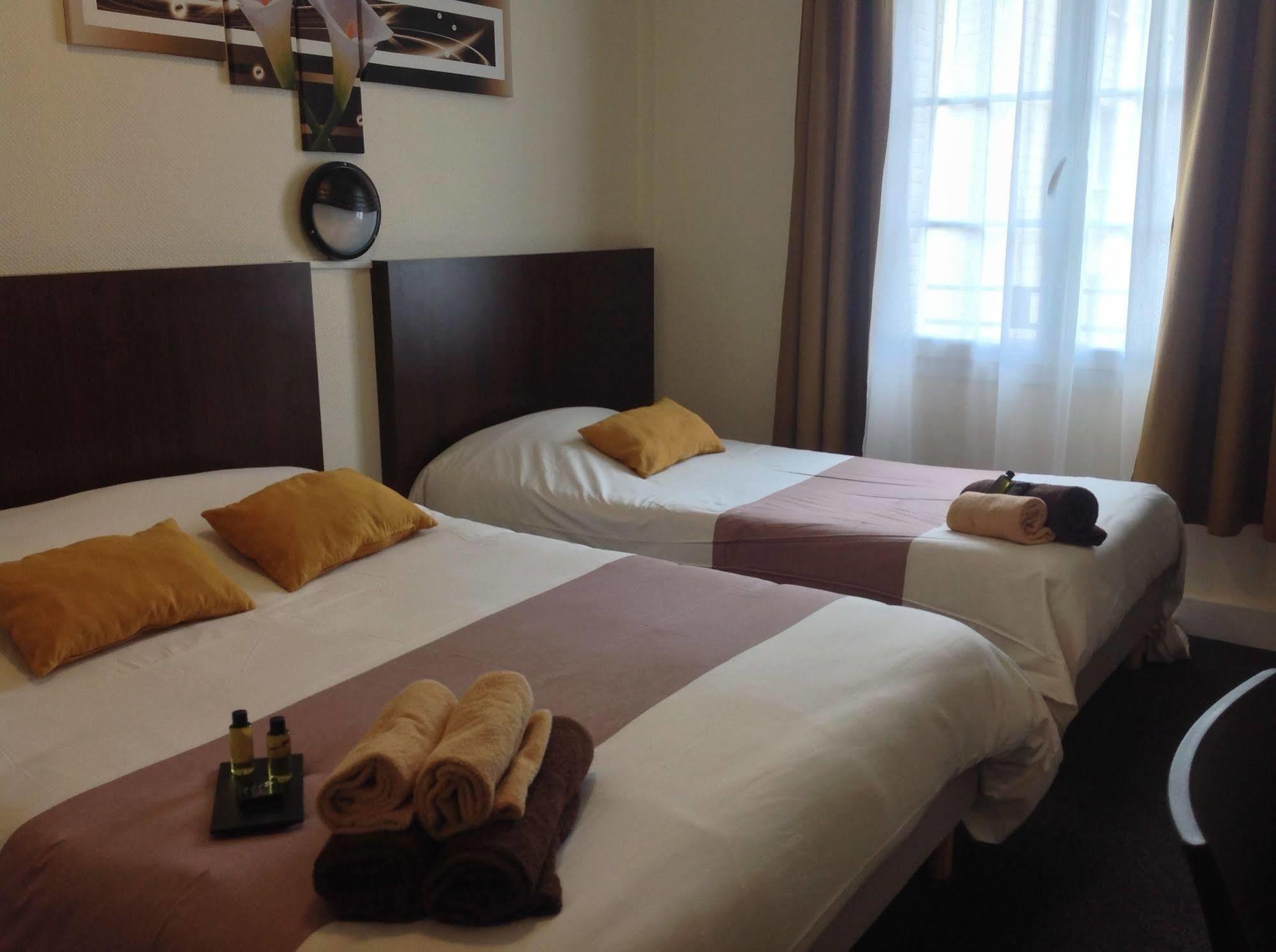 Hotel De La Paix ก็อง ภายนอก รูปภาพ