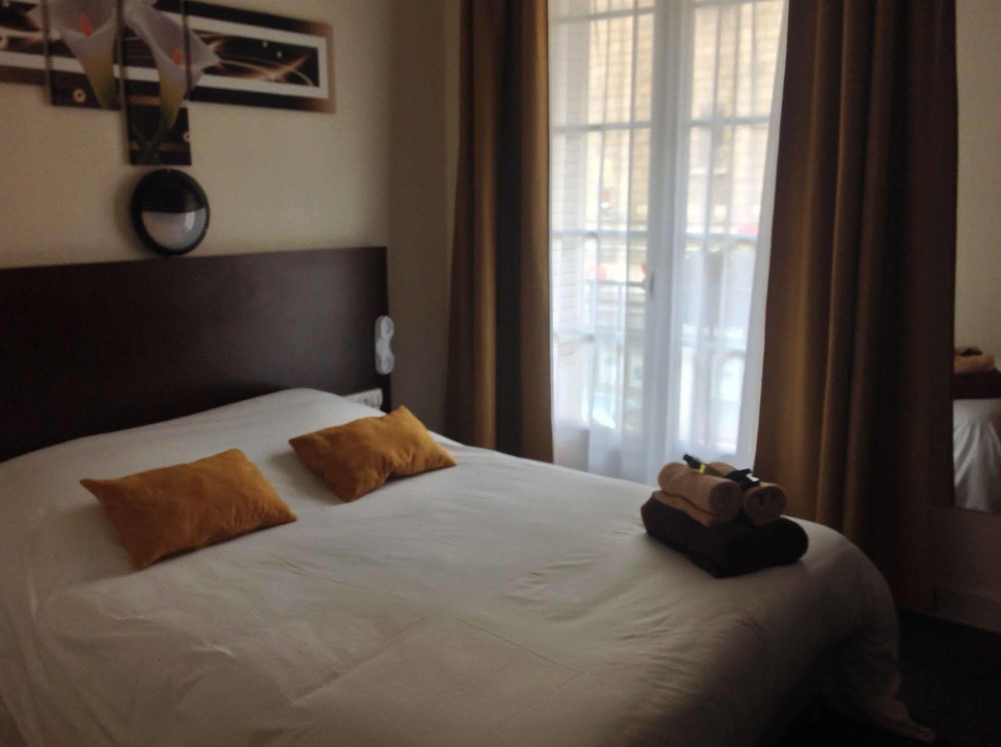 Hotel De La Paix ก็อง ภายนอก รูปภาพ