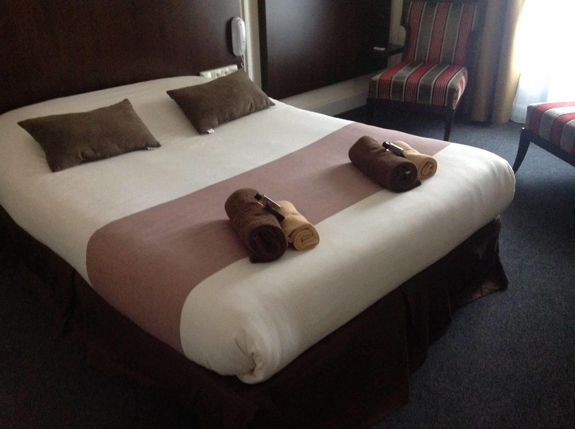 Hotel De La Paix ก็อง ภายนอก รูปภาพ