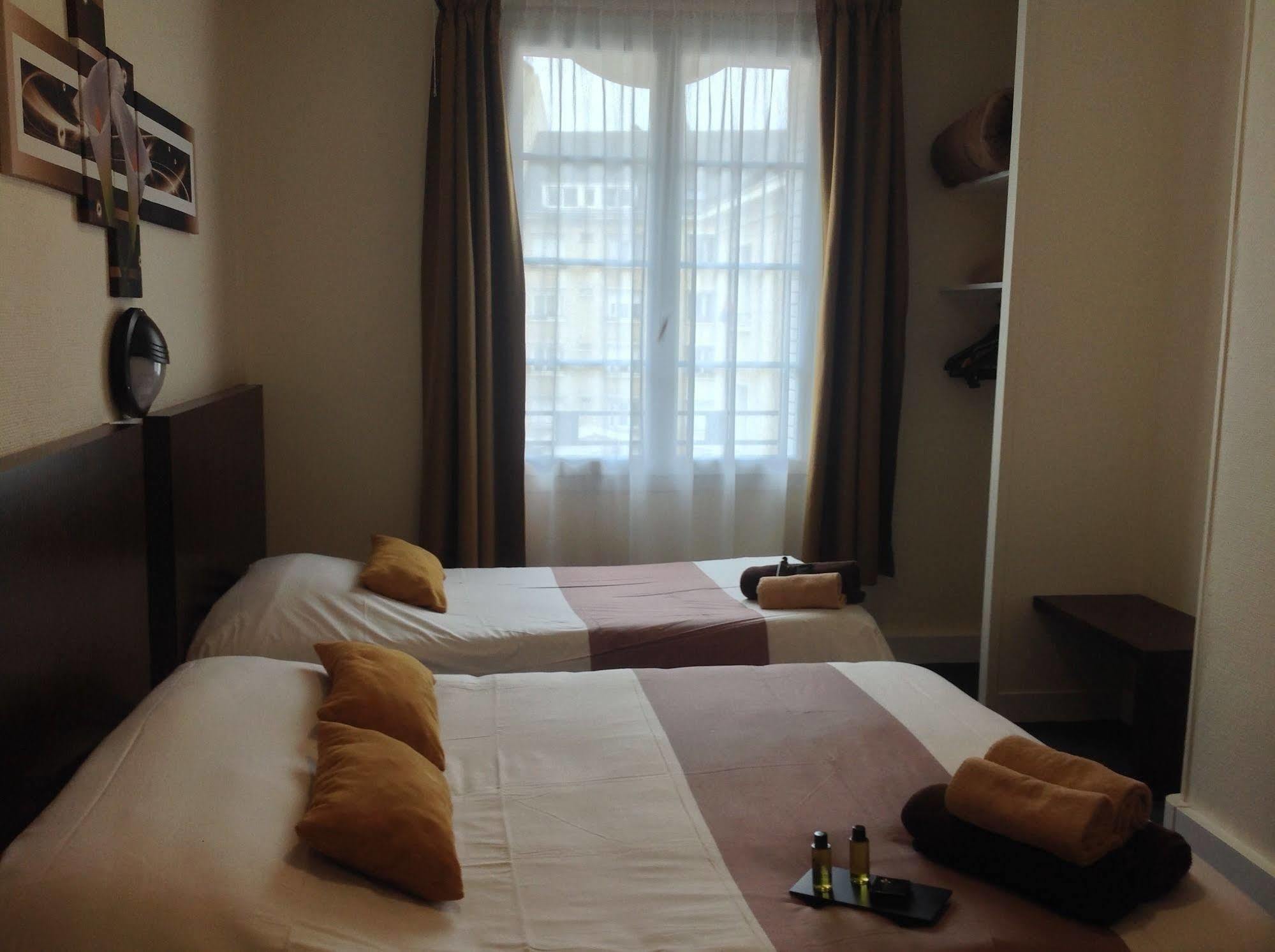 Hotel De La Paix ก็อง ภายนอก รูปภาพ